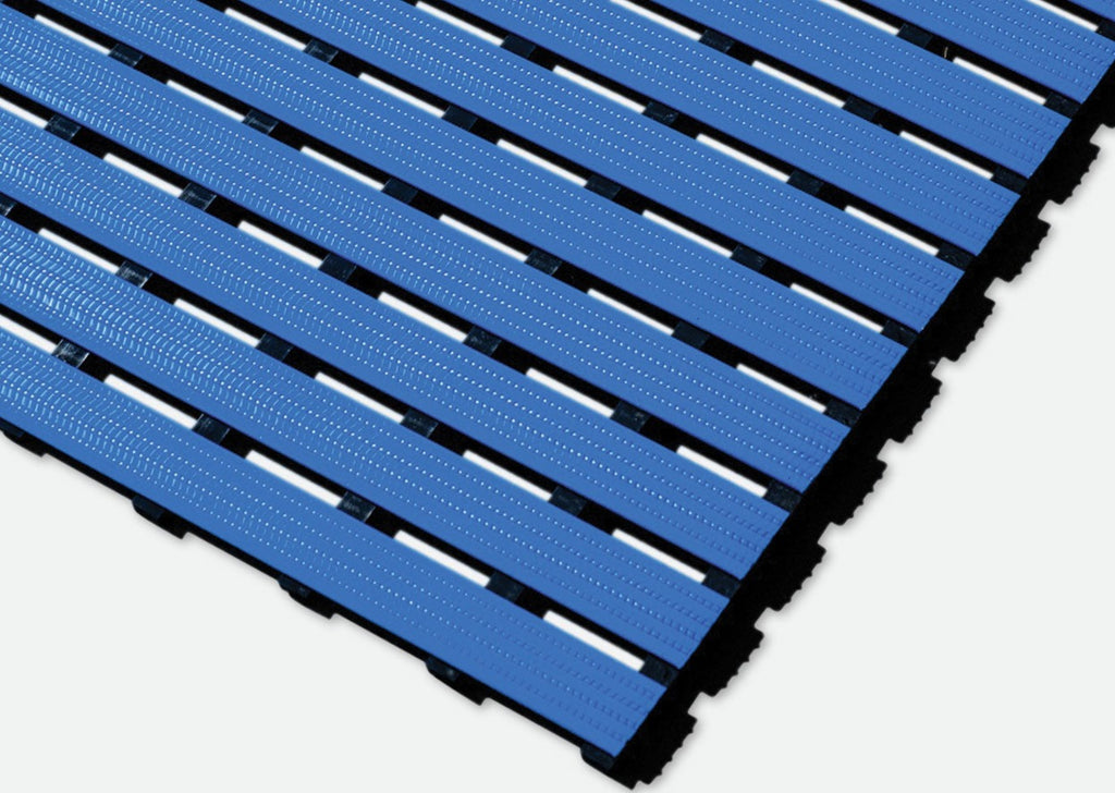 Blue swimming pool matting with wide slats