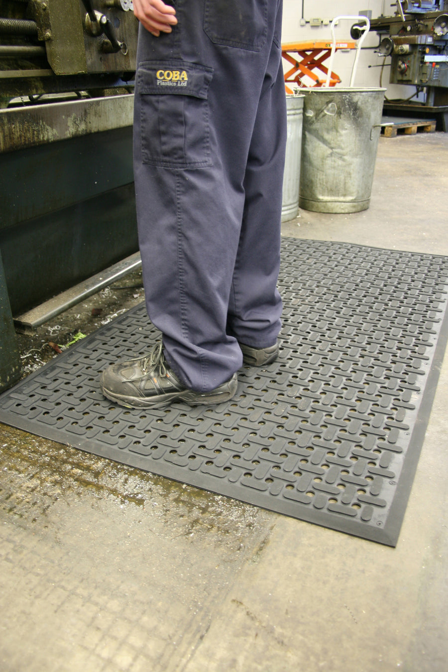 Why Oil Resistant Anti-Fatigue Mats Matter