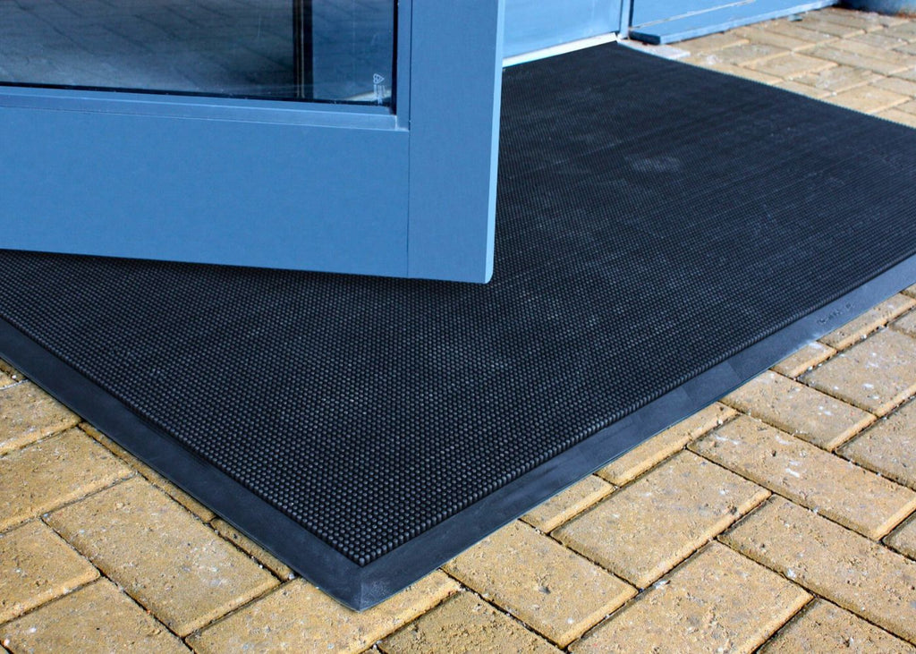 RubberNeedle Rubber Mat In Situ (1706534147)