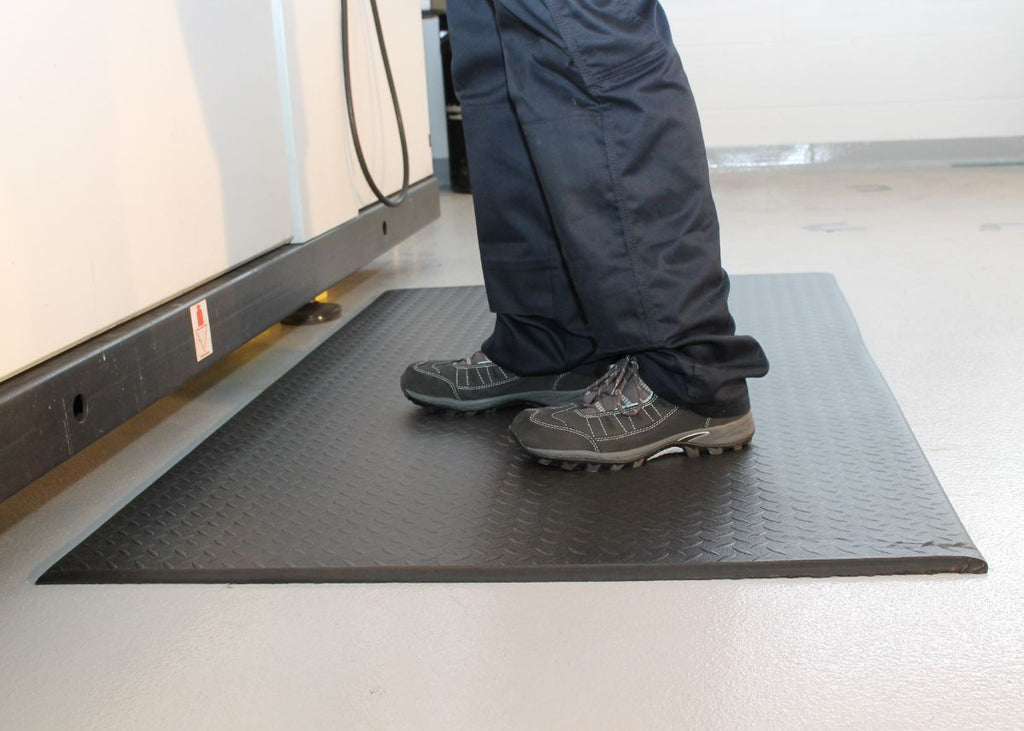 Diamond-patterned AtEase Anti-Fatigue Industrial Mat