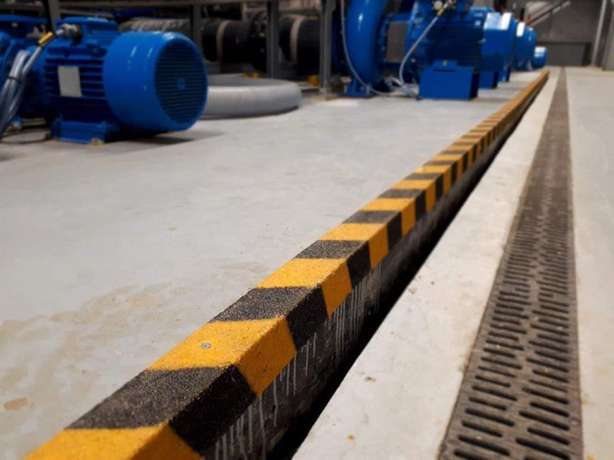 55mm x 55mm Anti-Slip Stair Nosing (Black / Yellow)