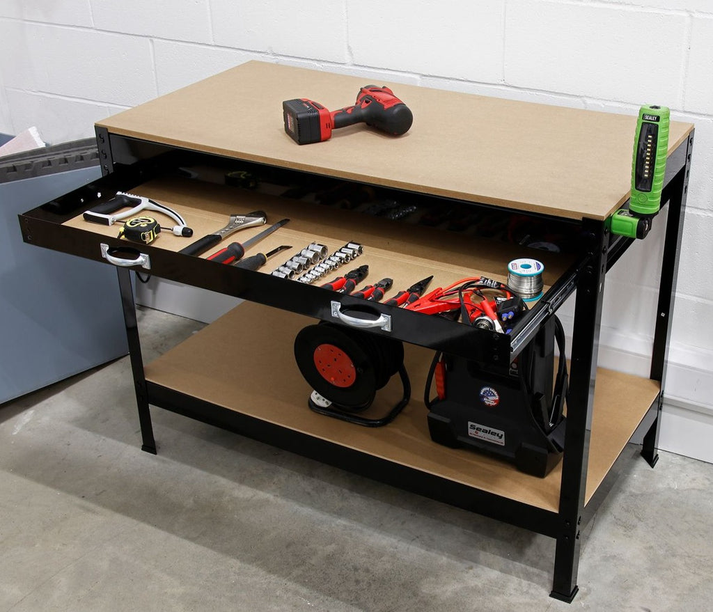 Heavy outlet duty workbench