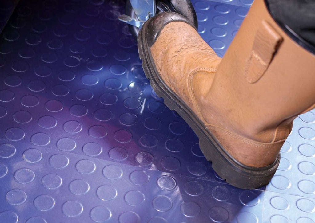 SelfAdhesive Dotted Garage Floor Tiles (Pack of 16)