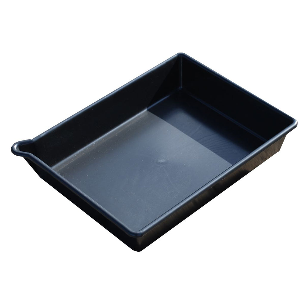 Oil drip tray with pouring spout