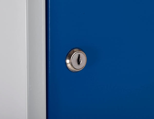 cam lock close up (4460325928995)