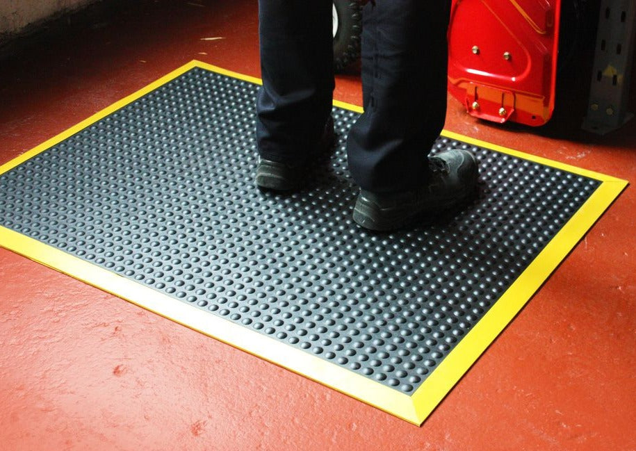 Rubber BubbleTop AntiFatigue Mats with Yellow Border