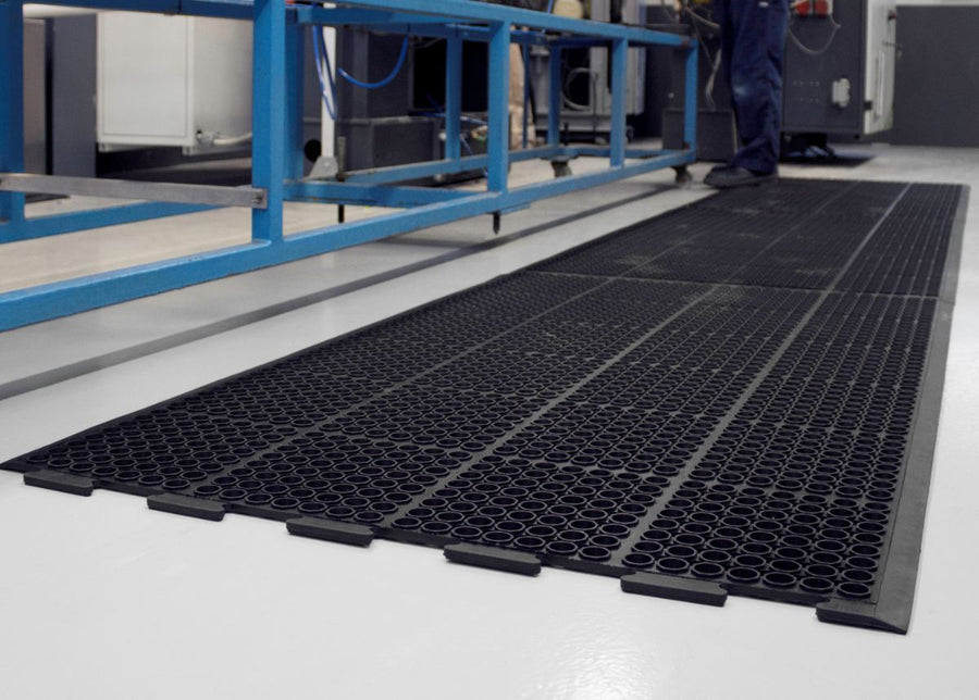 Key Advantages of Interlocking Anti-Fatigue Mats